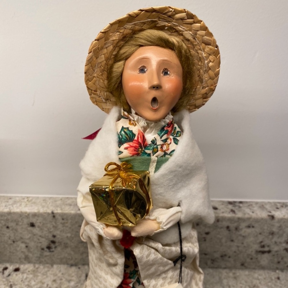 Byer’s Choice Limited Williamsburg Christmas Caroler. 2003 with tag